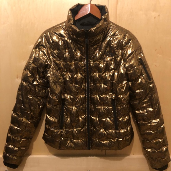 COPY - The North Face Puffer Jacket - Picture 3 of 7